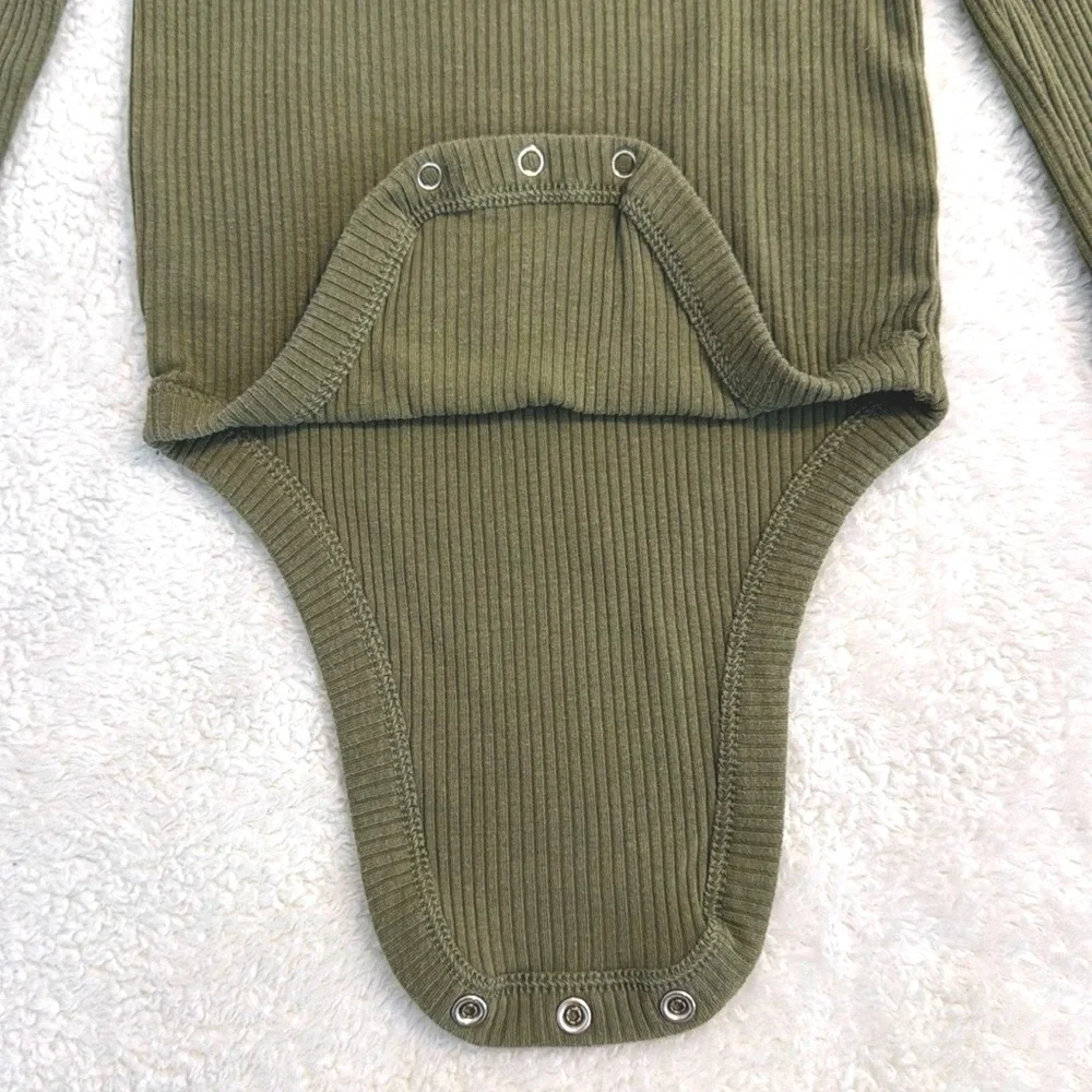 3/$15 🌸 Old Navy Unisex Long Sleeve Rib Knit Bare Ground Olive Green Bodysuit
